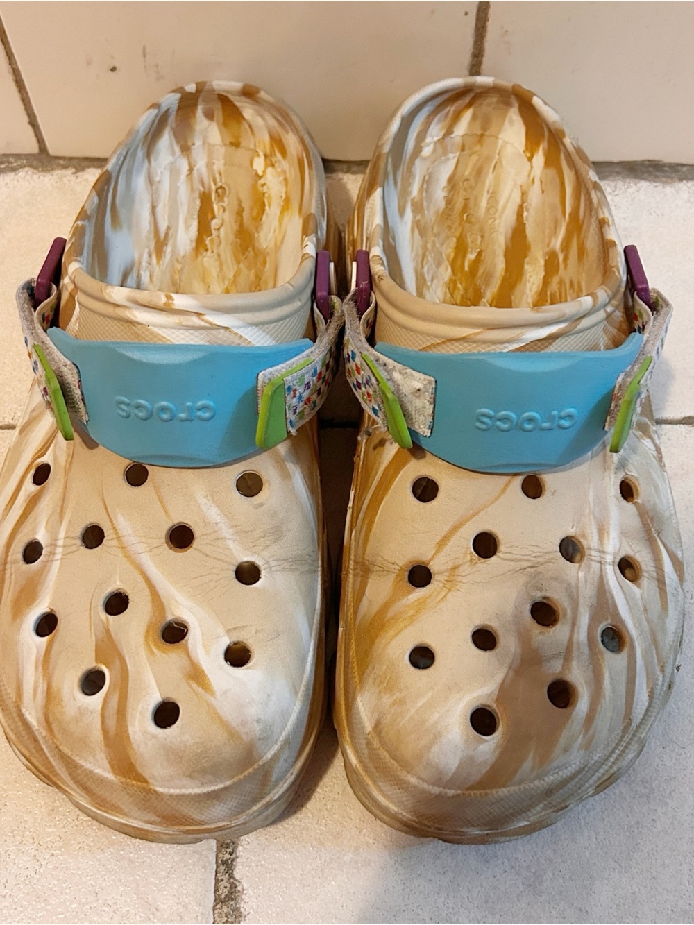 Crocs x Cinnamon Toast Crunch Classic Clogs Mens Sz 11 - Picture 2 of 6
